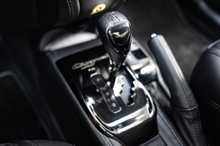 Детали интерьера Aston Martin Cygnet Launch Edition Black 2011 года  (фото 20 из 32)